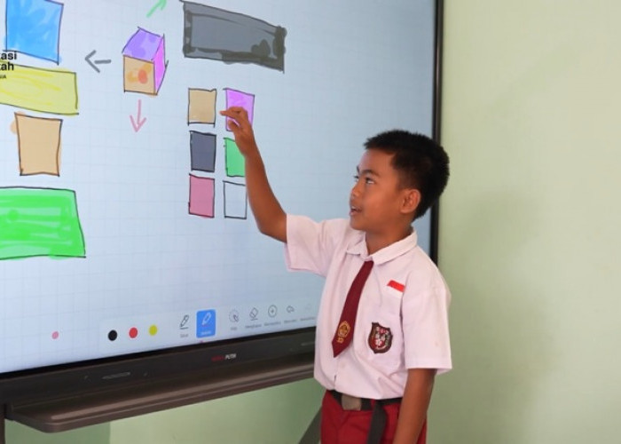 Guru di Bogor Ungkap Papan Digital Interaktif, Tingkatkan Semangat Belajar Siswa
