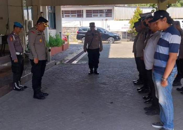 Kawal Audiensi LSM, Polsek Gayungan Pastikan Penyaluran Aspirasi Berjalan Kondusif