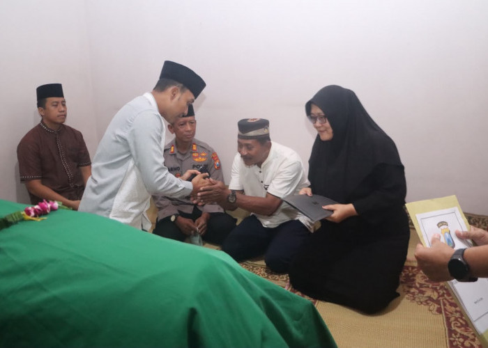 Kapolres Ngawi Takziah ke Rumah Aiptu Suparsiyanto, Menguatkan Keluarga yang Berduka