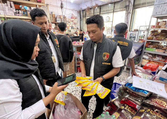 Satgas Pangan Polresta Banyuwangi Sidak Produk Mengandung Babi di Minimarket