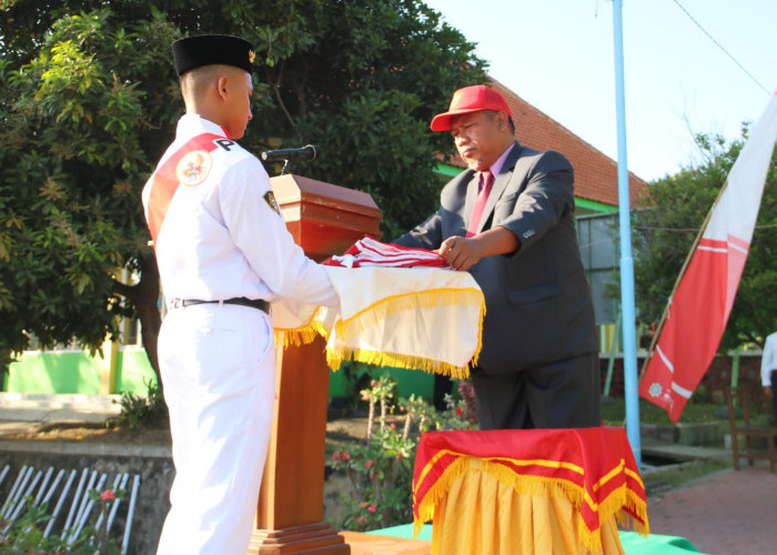 Upacara Peringatan HUT Ke-79 Kemerdekaan RI di Ponpes eLKISI Mojokerto