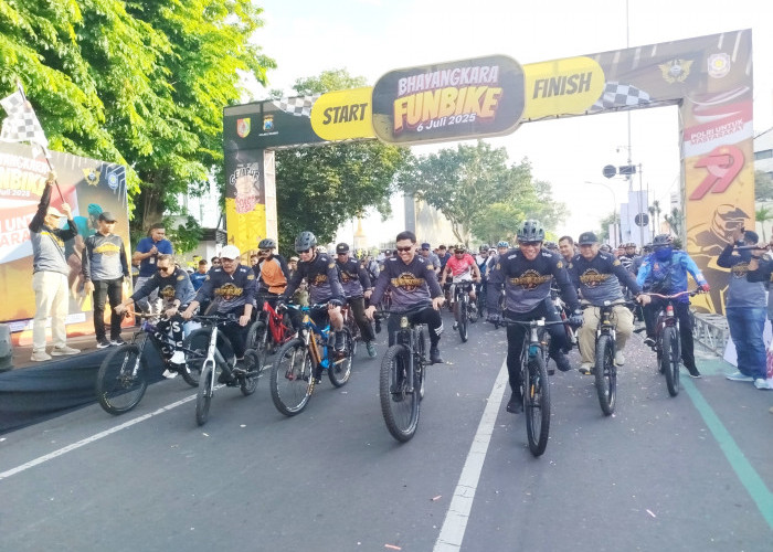 Wabup Joko Susanto Bersepeda Santai Bersama  Forkopimda dan Ribuan Funbiker Semarakkan Hari Bhayangkara Ke-79