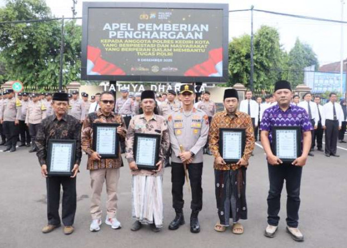 Kapolres Kediri Kota Beri Penghargaan Tokoh Masyarakat yang Berkontribusi dalam Harkamtibmas