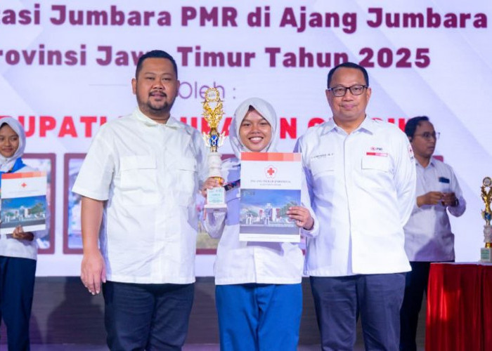 Penghargaan Pendonor Darah Gresik, Bupati Yani Soroti Tantangan Anggaran PMI 2026