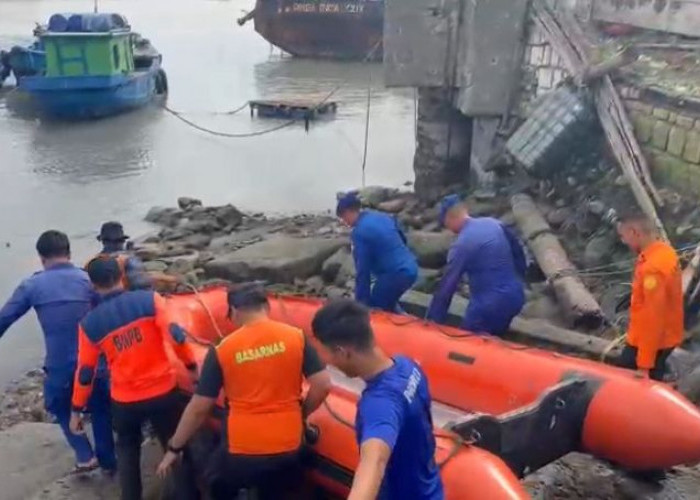Perahu Tabrak Dermaga, Nelayan di Lumpur Gresik Hilang, Diduga Tenggelam