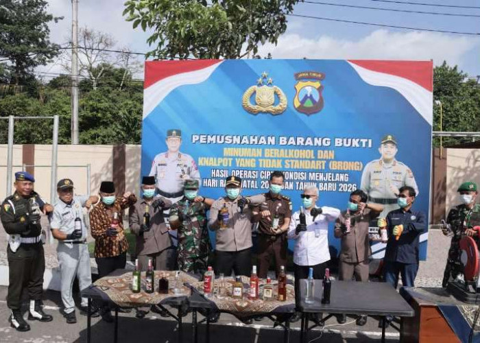 Polres Blitar Musnahkan Ribuan Miras dan Knalpot Brong dalam Rilis Akhir Tahun 2025