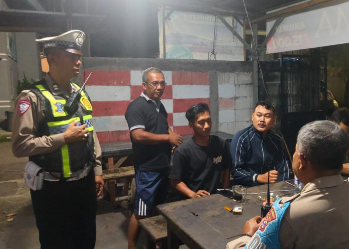 Sinergi Tanpa Batas, Kapolsek Lakarsantri Cangkrukan Bareng Bonek hingga Driver Ojol