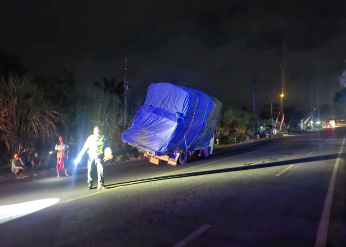 Patroli Blue Light Satlantas Polres Lumajang Sasar Balap Liar dan Truk Odol