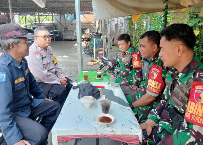 Dekatkan Layanan ke Masyarakat, Bhabinkamtibmas Rungkut Kidul Sosialisasikan Call Center 110