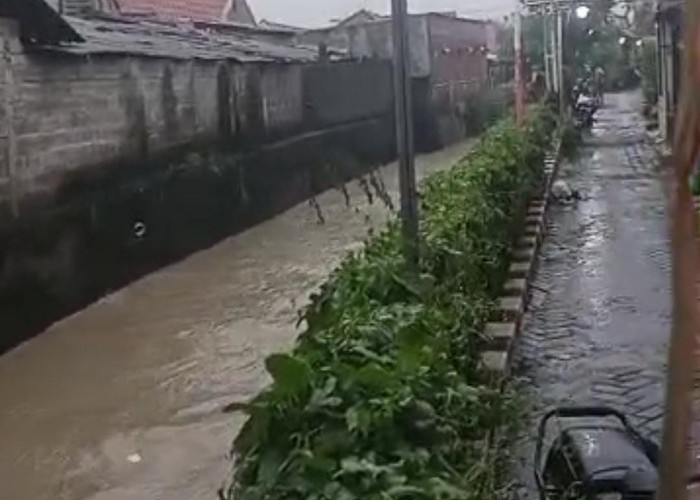 Main Hujan Bersama Kakak, Balita Babatan Wiyung Hilang Terseret Arus Sungai