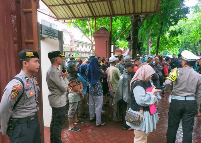 Kapolsek Sawahan Pimpin Pengamanan Buruh FSPMI KSPI Gelar Aksi Damai di PN Surabaya