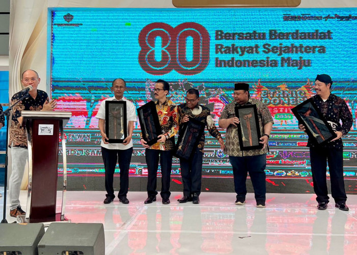 Dua Keris Presiden Prabowo Ramaikan Pameran dan Bursa Keris di Surabaya