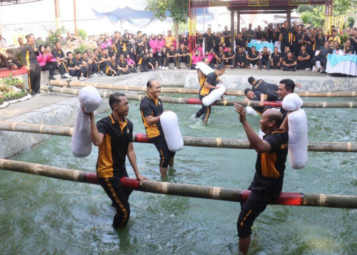 Polres Bojonegoro Gelar Lomba Perang Guling Sambut Hari Bhayangkara Ke-79