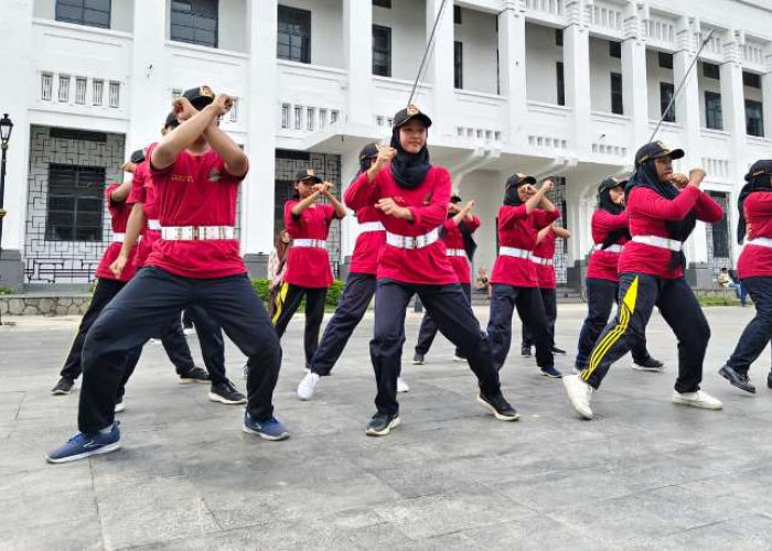 Paskibraka SMKN 6 Surabaya Siap Tampil di Surabaya Fashion Festival 2025