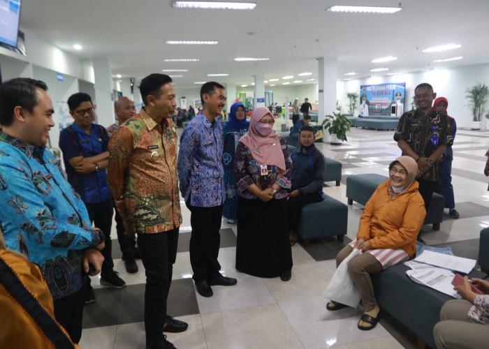 Pastikan Layanan Publik, Pj Wali Kota Malang Kunjungi MPP Merdeka