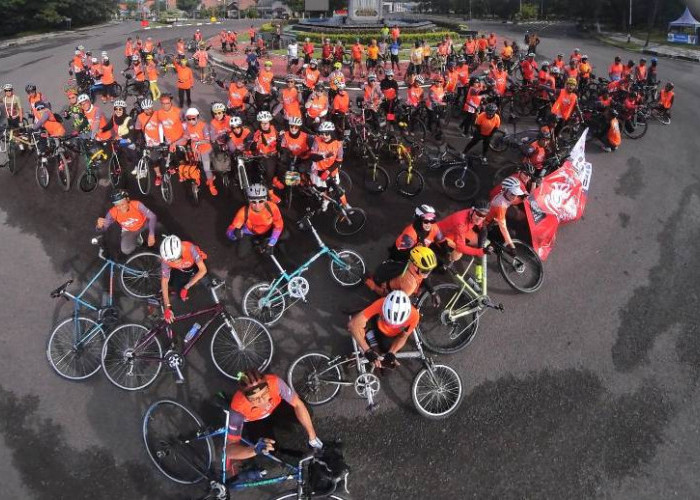 Ratusan Pesepeda Surabaya Galang Dana untuk Korban Aceh Tamiang dan Sumatera