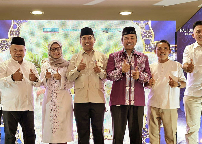 Kabag TU Kanwil Kementerian Haji dan Umrah Surabaya, Edi Susilo, resmi membuka Haji Umrah Expo 2026 di Tunjungan Plaza (22–26 Juli) dengan peringatan keras: jangan sampai calon jemaah terjebak iming-iming murah. “Jangan tergiur harga murah. Pastikan legal