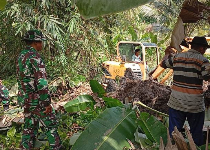 TNI Normalisasi Kali Lebaksari Malang untuk Lancarkan Jalur Lahar Dingin Semeru dan Irigasi Pertanian