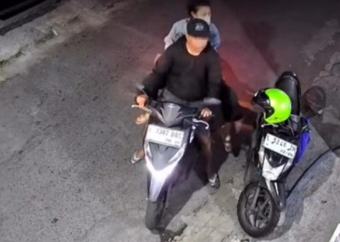 Aksi Sejoli Terekam CCTV, Curi Laptop di Kampung Malang Surabaya