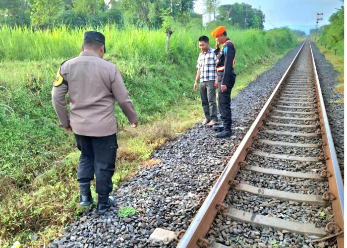 Baru Keluar Rumah, Pria Lansia di Sukorejo Tewas Tersambar KA