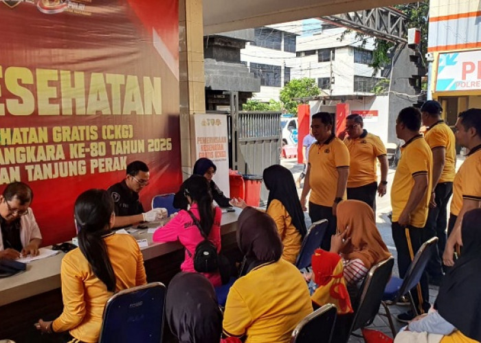 Semarak HUT Ke-80 Bhayangkara, Polres Pelabuhan Tanjung Perak Gelar Bakti Kesehatan dan Bazar Murah