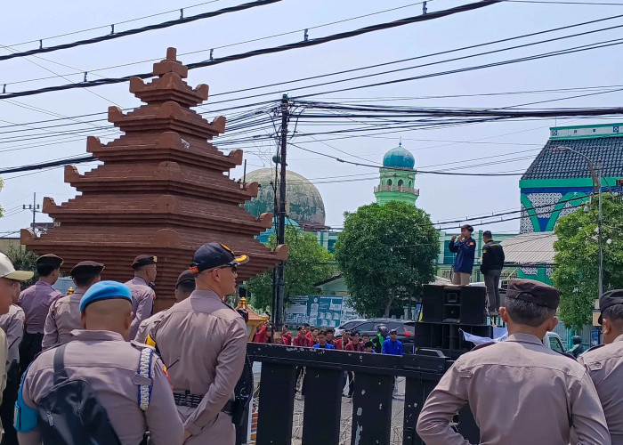 Amankan Aksi Unras BEM PTMA Zona V di DPRD Jatim, Polsek Bubutan Terjunkan 319 Personel