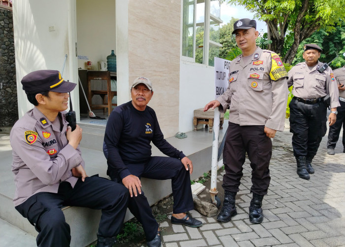 Polsek Wonocolo Gelar Patroli di Permukiman Jemursari Selatan I, Waspadai Aksi Curanmor