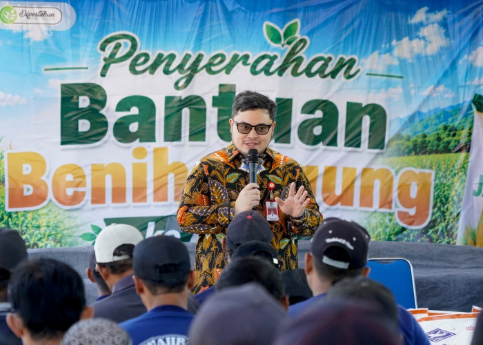 Bupati Kediri Salurkan Bantuan 200 Ton Benih Jagung kepada Ratusan Poktan 