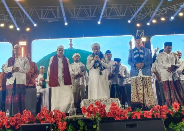 Pemkab Situbondo Gelar Shalawat Kebangsaan di Momen Harjakasi Ke-207 dan HUT Ke-80 Kemerdekaan RI