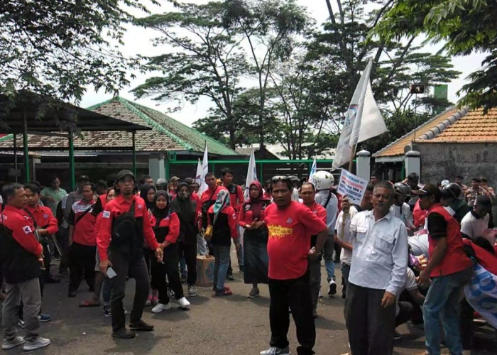 Buruh Pabrik Pasuruan Demo Tolak Kekerasan, Desak Penangkapan Pemilik