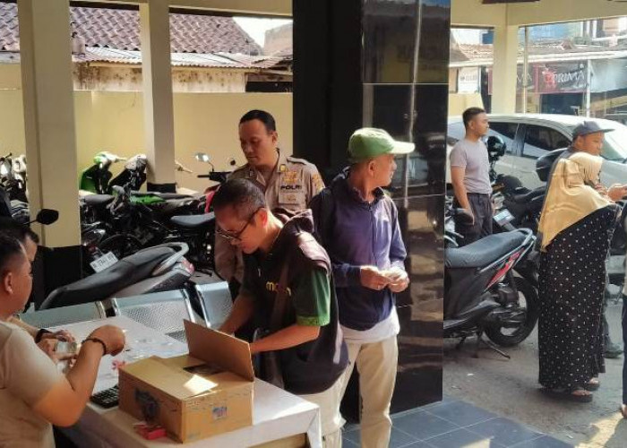 Dalam Tiga Jam, 15 Ton Beras SPHP Habis Terjual di Polsek Kedungkandang