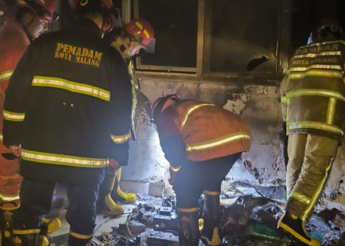 Gedung Teknik Mesin Polinema Terbakar, Diduga Korsleting Baterai Hanguskan Ruang Praktik