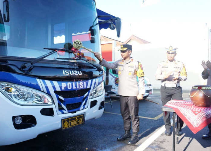 Permudah Perpanjangan SIM, Satlantas Polres Mojokerto Kota Luncurkan Bus SIM Keliling