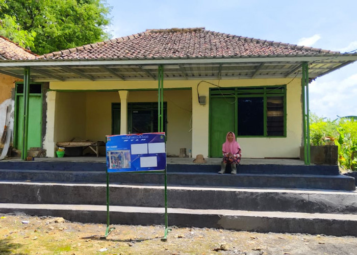 Teras Sanima Direhab TMMD 127 Sumenep, Kini Bisa Duduk Nyaman di Depan Rumah