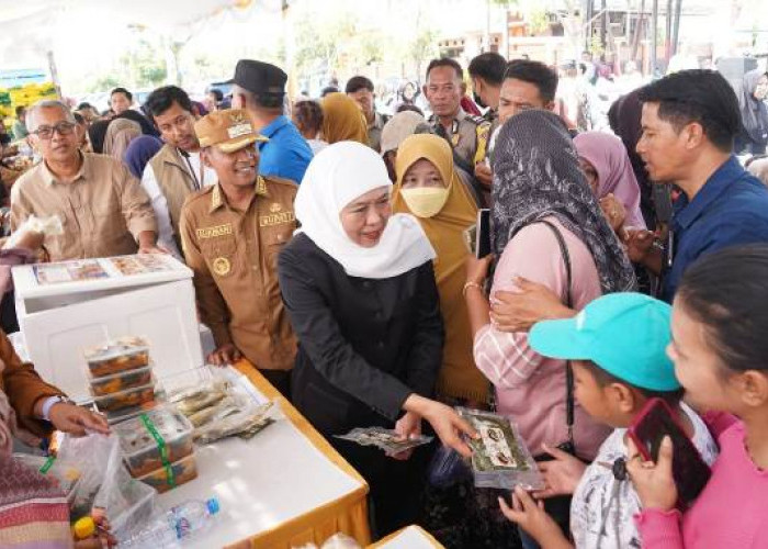 Jaga Stabilitas Harga, Gubernur Jatim dan Bupati Bangkalan Tinjau Pasar Murah di Kemayoran