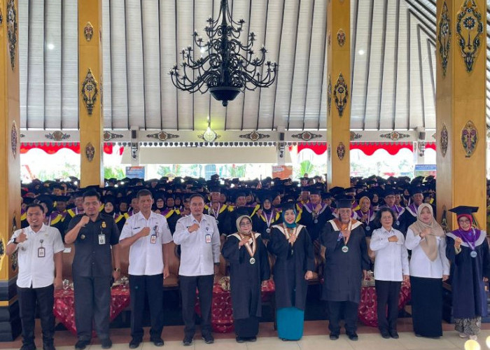 Ratusan Lansia Magetan Diwisuda dari Sekolah Selantang, Bupati Nanik: Bukti Lansia Tetap Berdaya