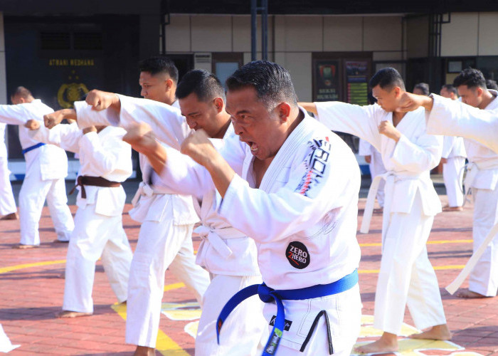 Tingkatkan Kemampuan Personel, Polres Ngawi Rutin Gelar Latihan Beladiri