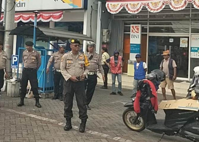 Polsek Lakarsantri Amankan Seputaran Perbankan Jalan Lidah Wetan Surabaya