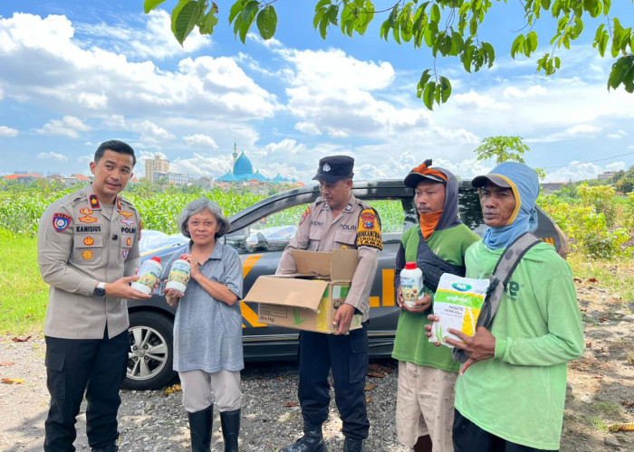 Polisi Sidoarjo Salurkan Bibit dan Pupuk untuk Dukung Lahan Jagung