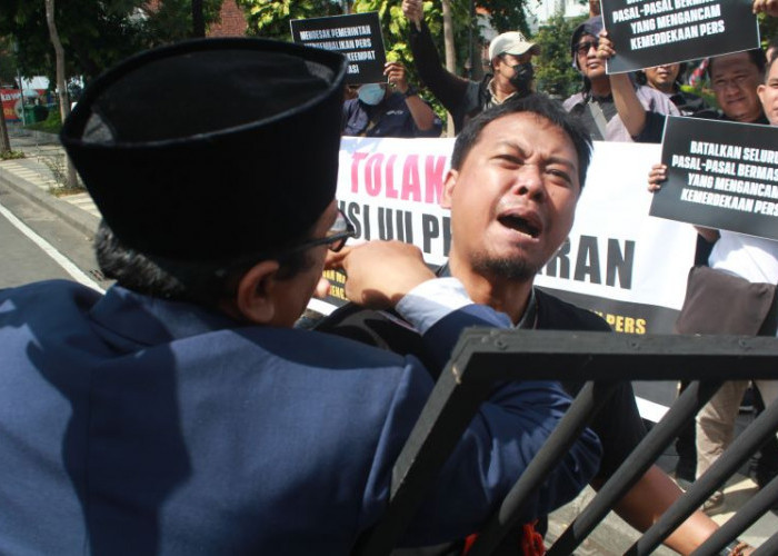 Ancam Kebebasan Pers, IJTI Surabaya Gelar Aksi Damai Tolak Pasal-Pasal Bermasalah RUU Penyiaran