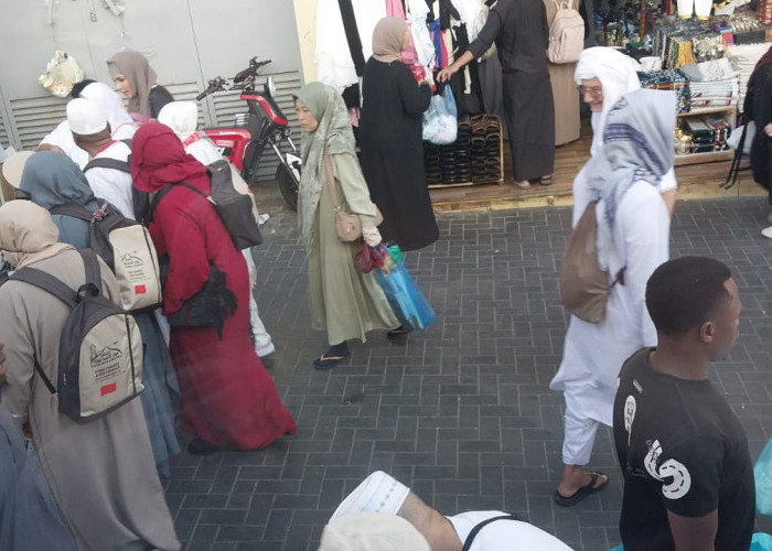 Pasar Kaget Usai Subuh di Makkah, Antara Kemudahan Jemaah dan Ketegasan Aturan Petugas
