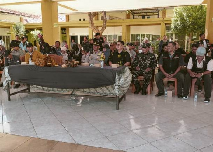 Terima Maskot Pemilu, PPK Gayungan Siap Sukseskan Pilkada Serentak 27 November