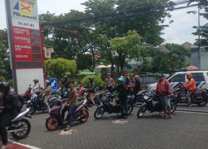 Pastikan Stok BBM Aman, Polsek Rungkut Intensifkan Patroli Dialogis di SPBU Pandugo