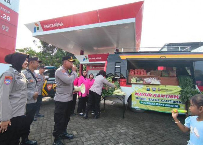 Polresta Banyuwangi Gelar Mayur Kamtibmas, Bagikan Sembako dan Edukasi Warga Tegalsari