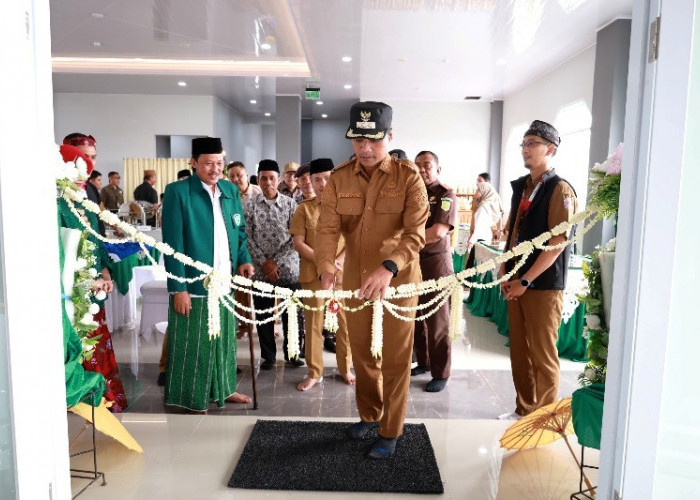 Dukung  Prorgam KRIS Kemenkes, Bupati Bangkalan Resmikan Dua Gedung Baru Lima Lantai di RSUD Syamrabu