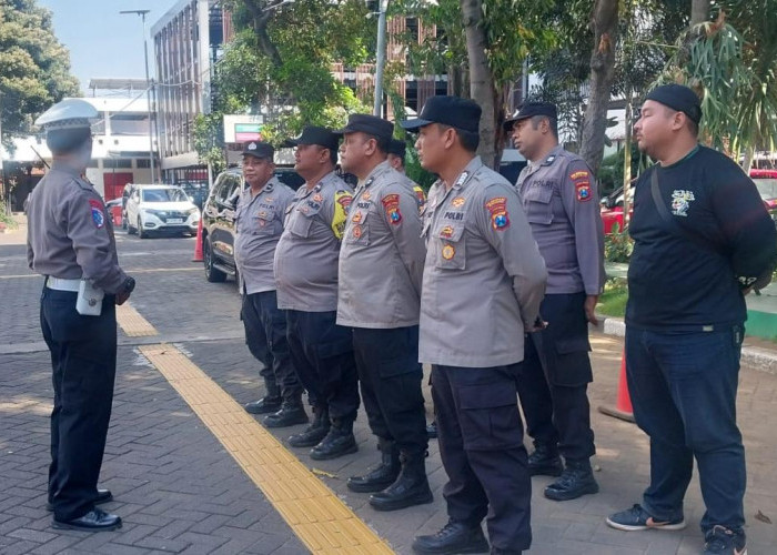 Jaga Kondusivitas, Polsek Gayungan Pimpin Apel Pengamanan Aksi Unras di Kejati Jatim