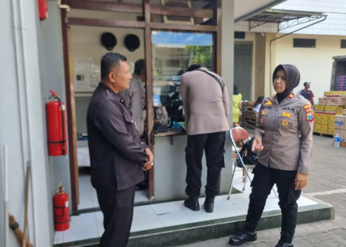 Sat Binmas Polres Lumajang Imbau Satpam Hotel Gajah Mada Antisipasi Curanmor
