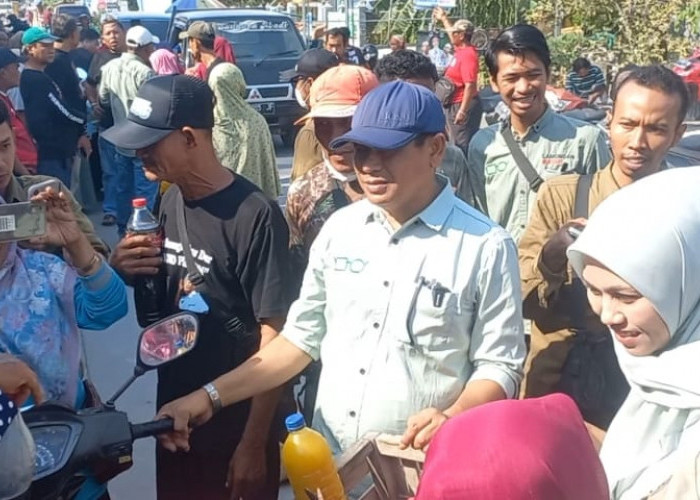 Blusukan ke Pasar Kiringan Bengawan Jero, Kaji Ghofur Bakal Tata Pasar dan Bangun Jalan Rusak di Lamongan