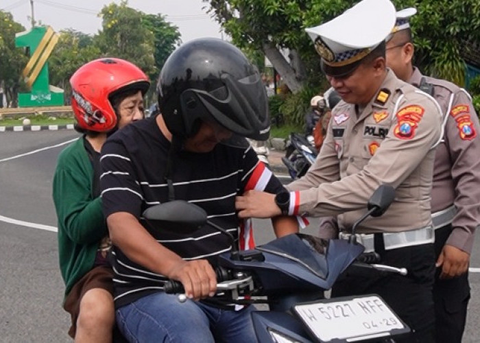 Polisi Sidoarjo Ajak Pengendara Heningkan Cipta untuk Hormati Jasa Pahlawan