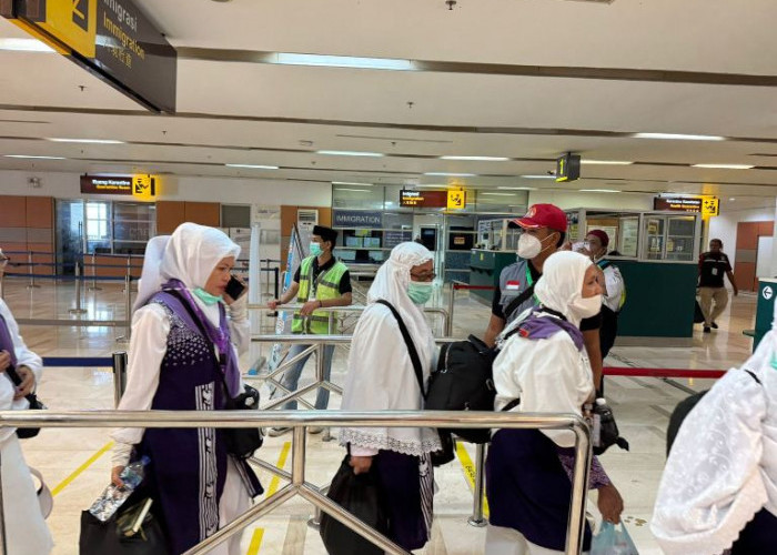 Siagakan Petugas Keimigrasian, Kanim Ambon Layani 1.067 Jemaah Haji Maluku Debarkasi Makassar 